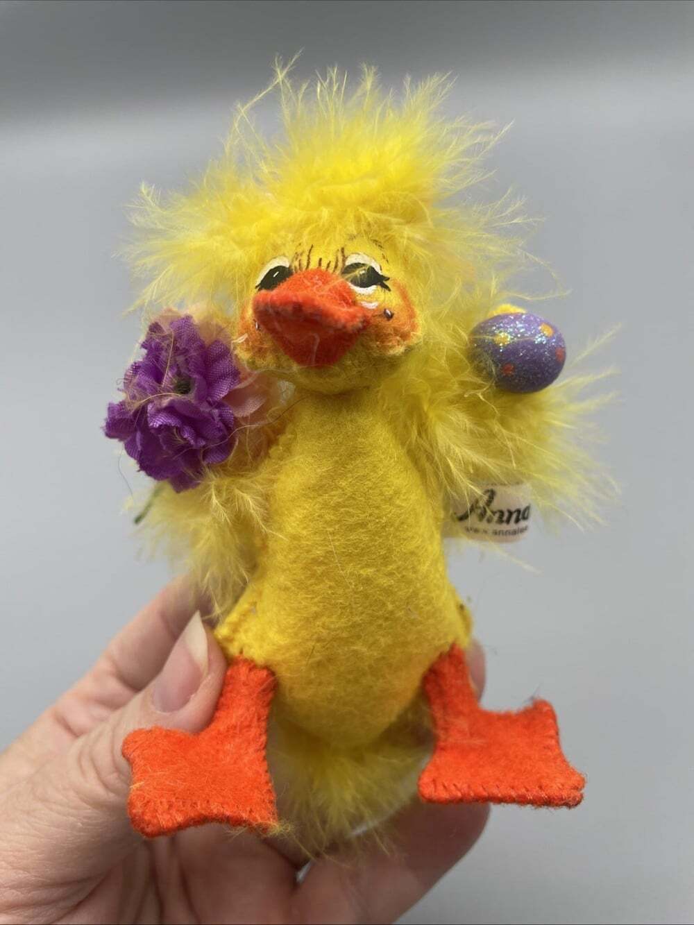 2009 Annalee 4” Yellow Duck w/ Hair bow , Egg & Purple Flower Easter Feather BOA
